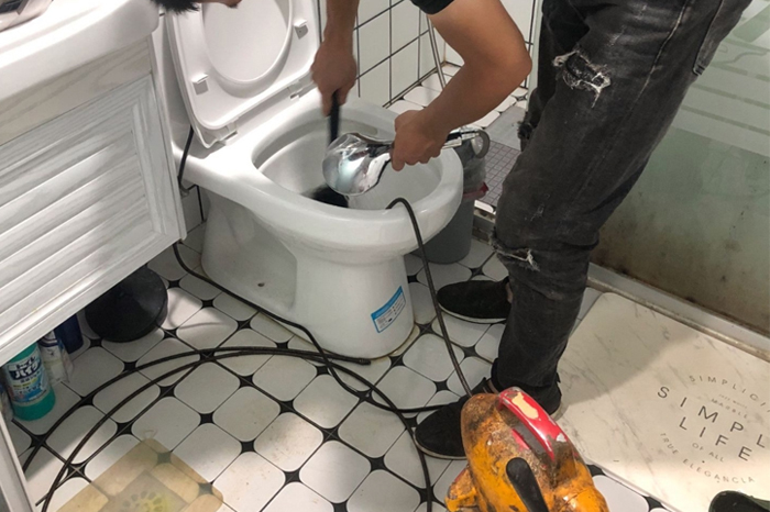 双塔马桶堵塞自己疏通还是找师傅?专业上门服务让你省时更省心